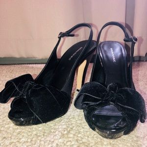 🥀Banana Republic black velvet stilettos